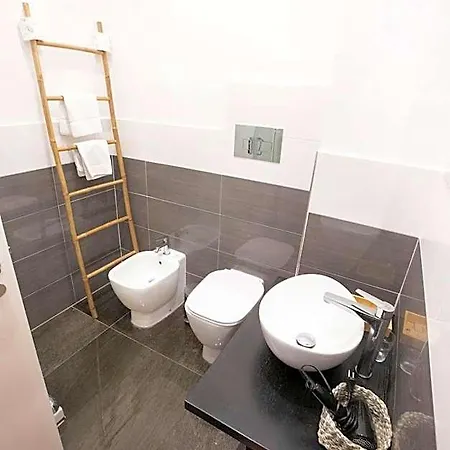 Hall In Chiostro 3*